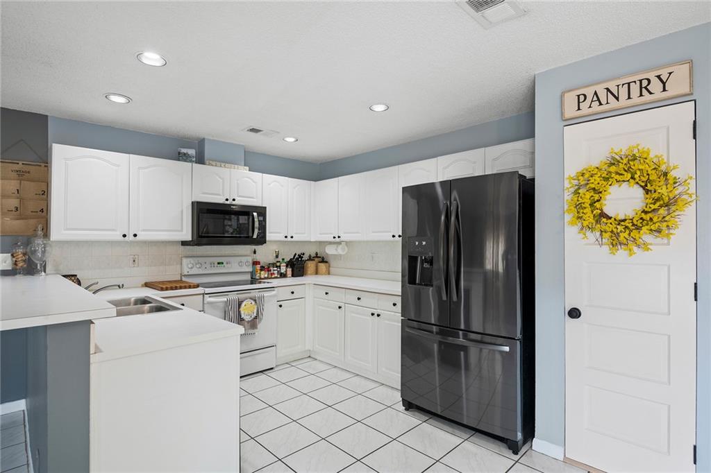 La Margarita 147-48 B - Residential