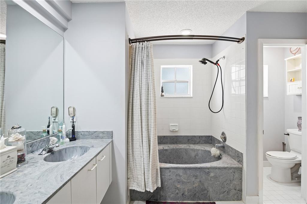 La Margarita 147-48 B - Residential