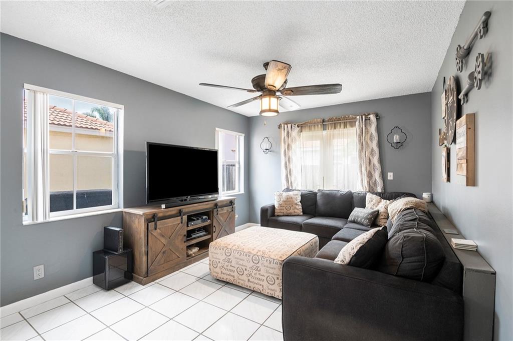 La Margarita 147-48 B - Residential