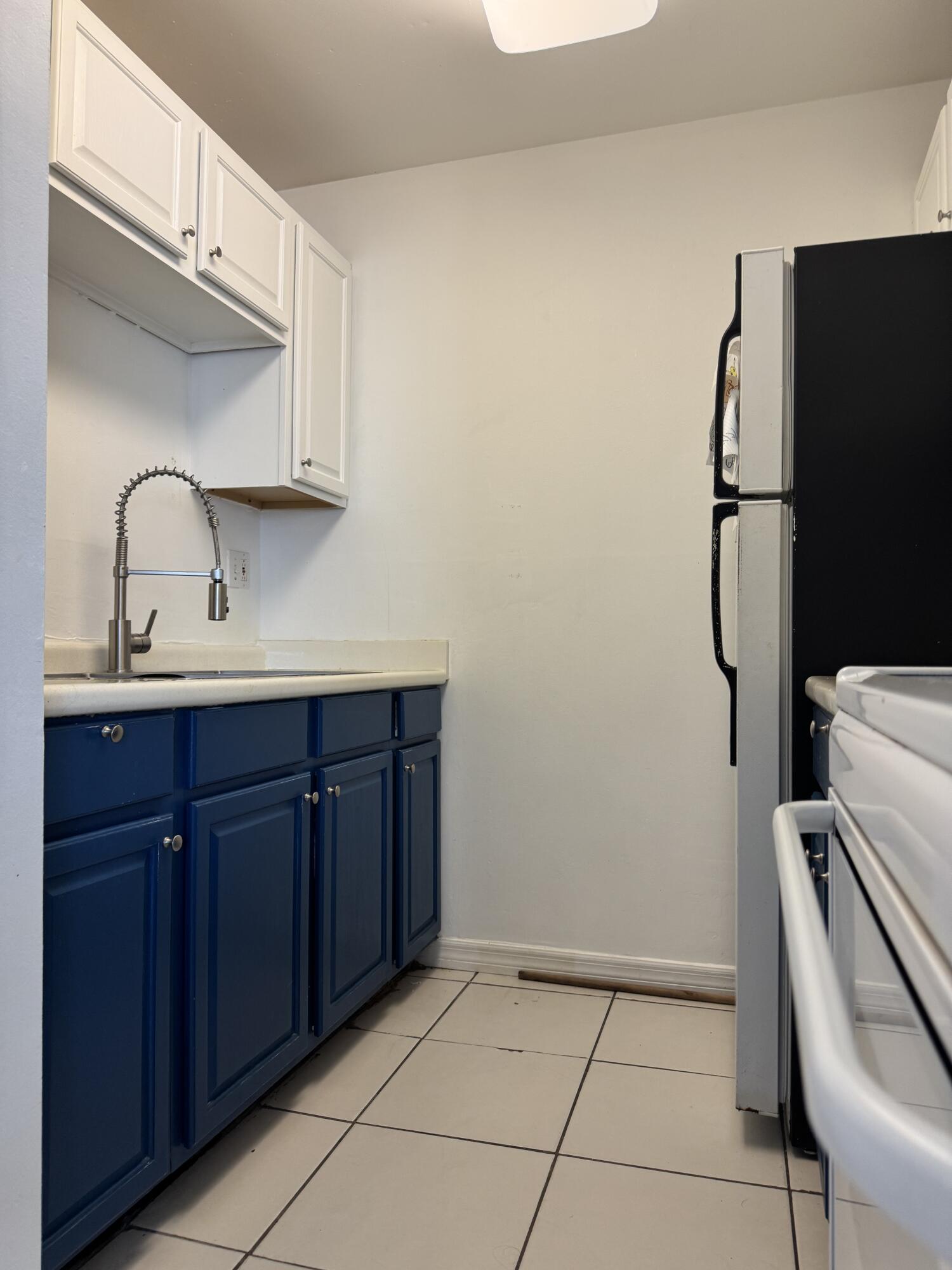 RAMBLEWOOD EAST CONDO - Residential