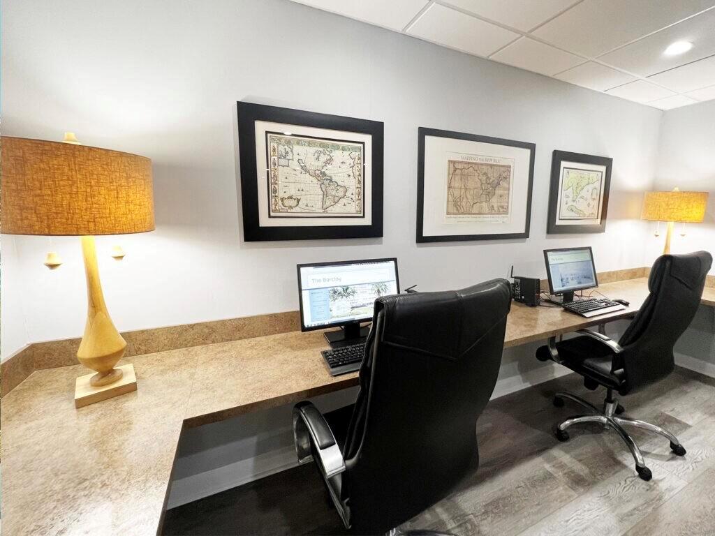 BARCLAY CONDO - Residential