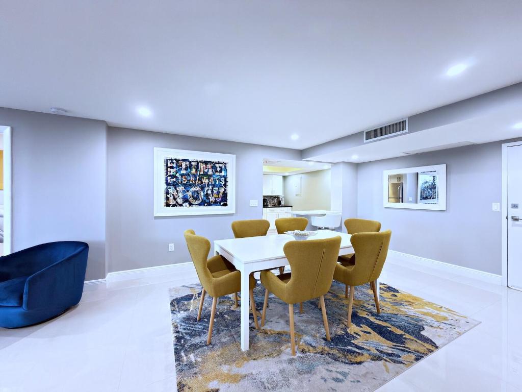 BARCLAY CONDO - Residential