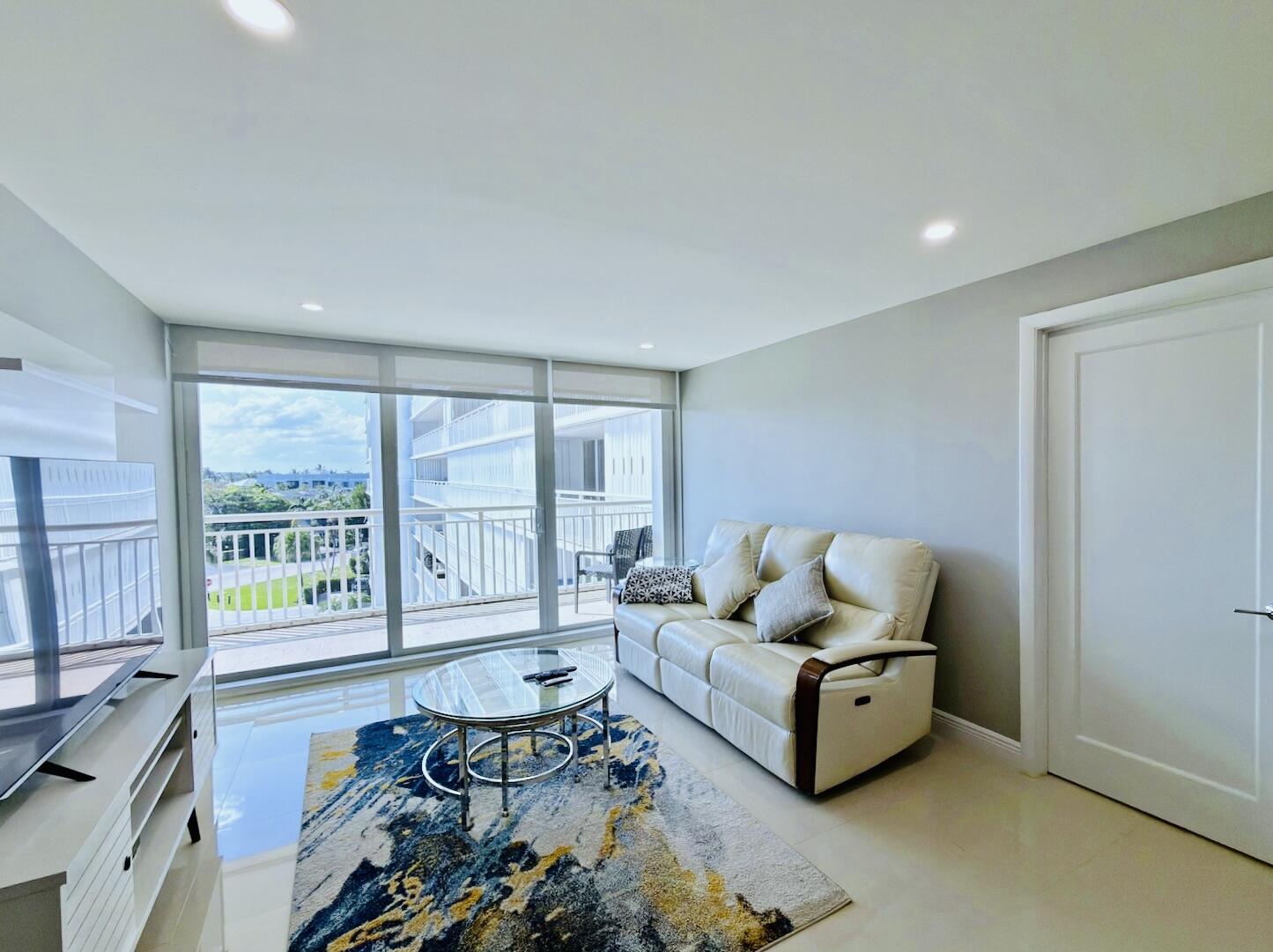 BARCLAY CONDO - Residential