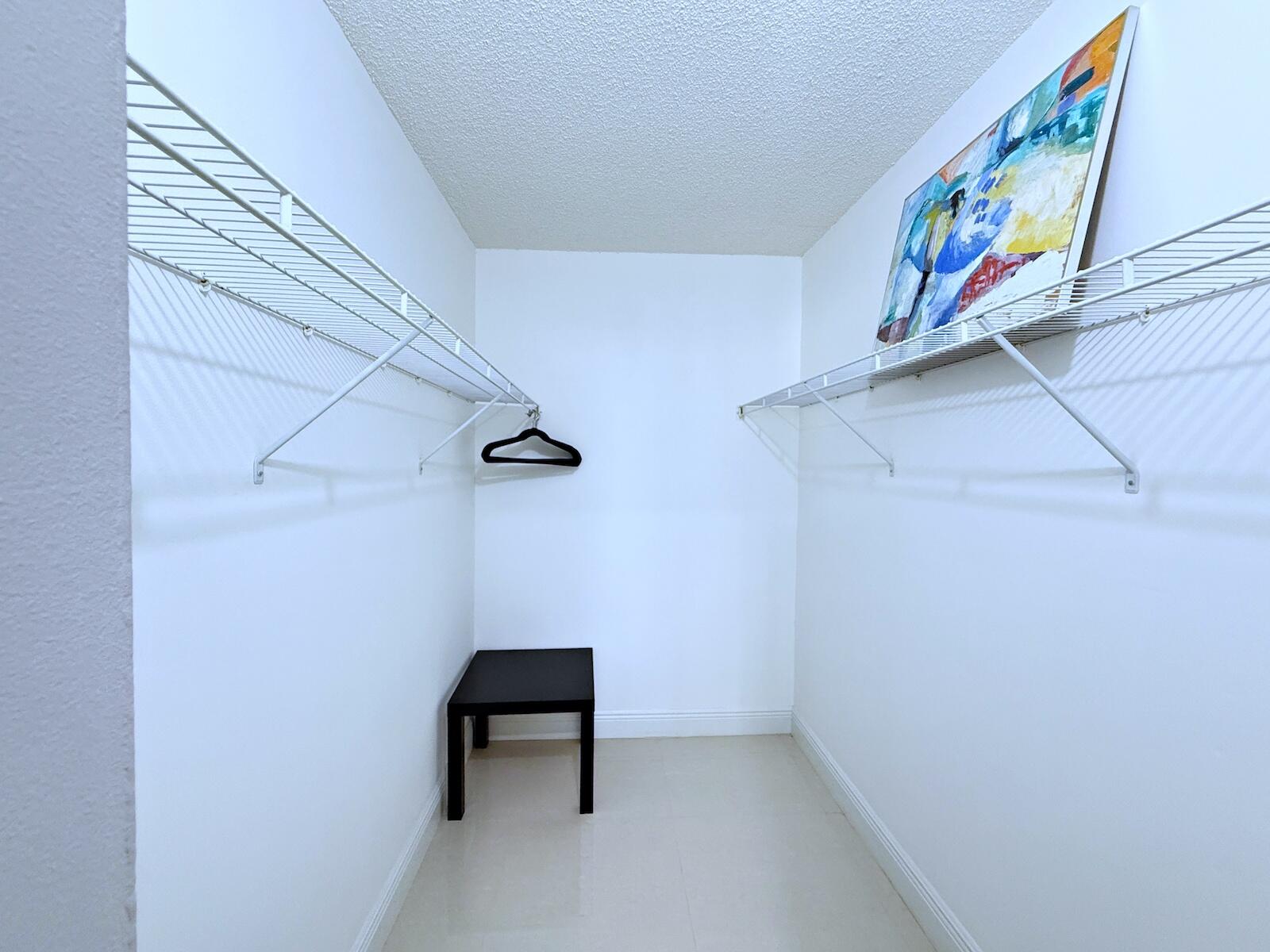 BARCLAY CONDO - Residential