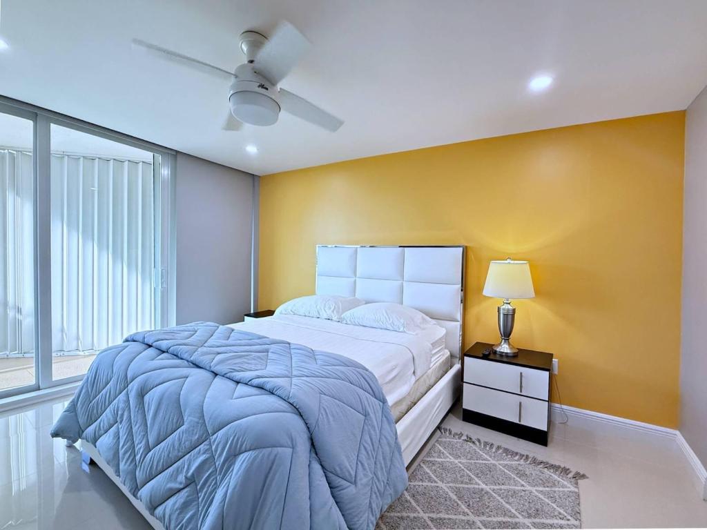 BARCLAY CONDO - Residential