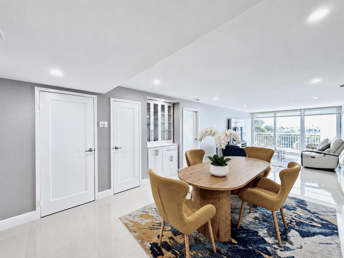 BARCLAY CONDO - Residential