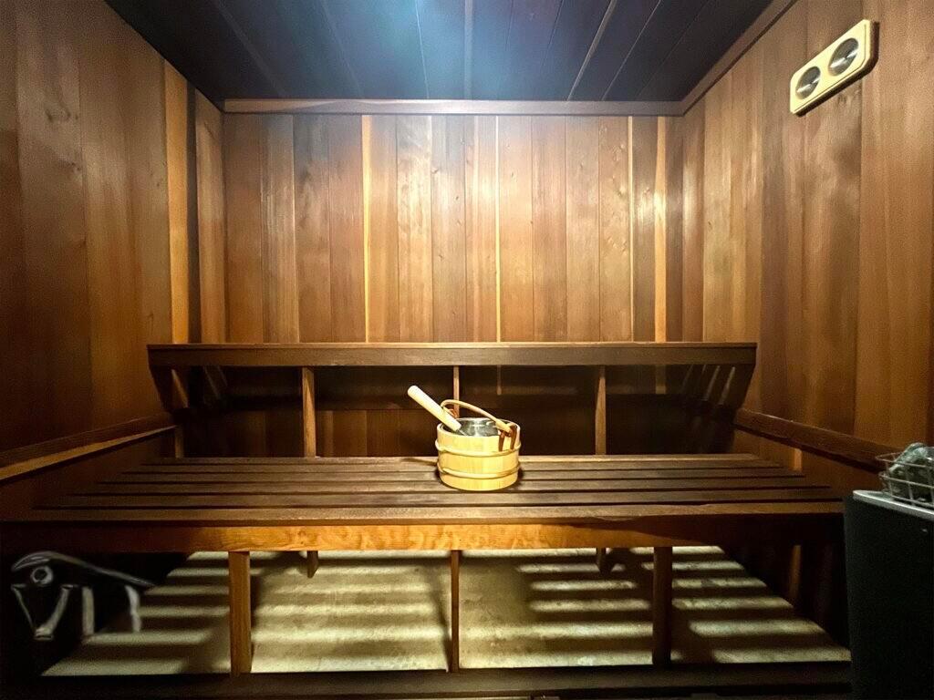 BARCLAY CONDO - Residential