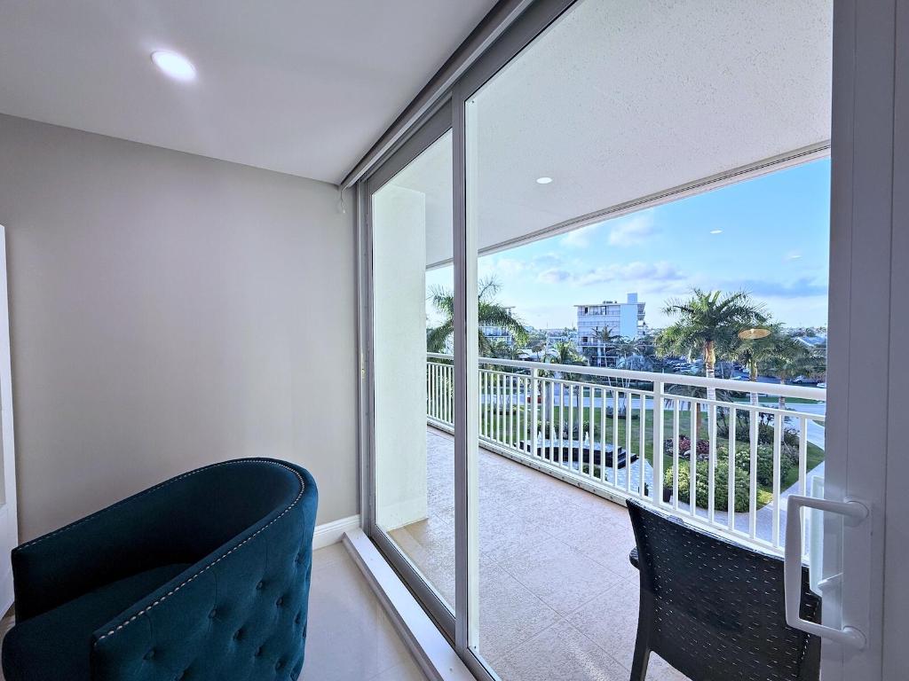 BARCLAY CONDO - Residential