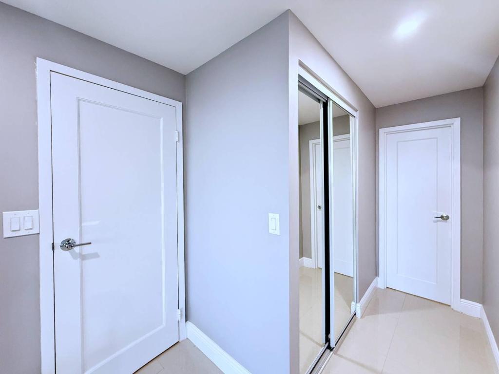 BARCLAY CONDO - Residential