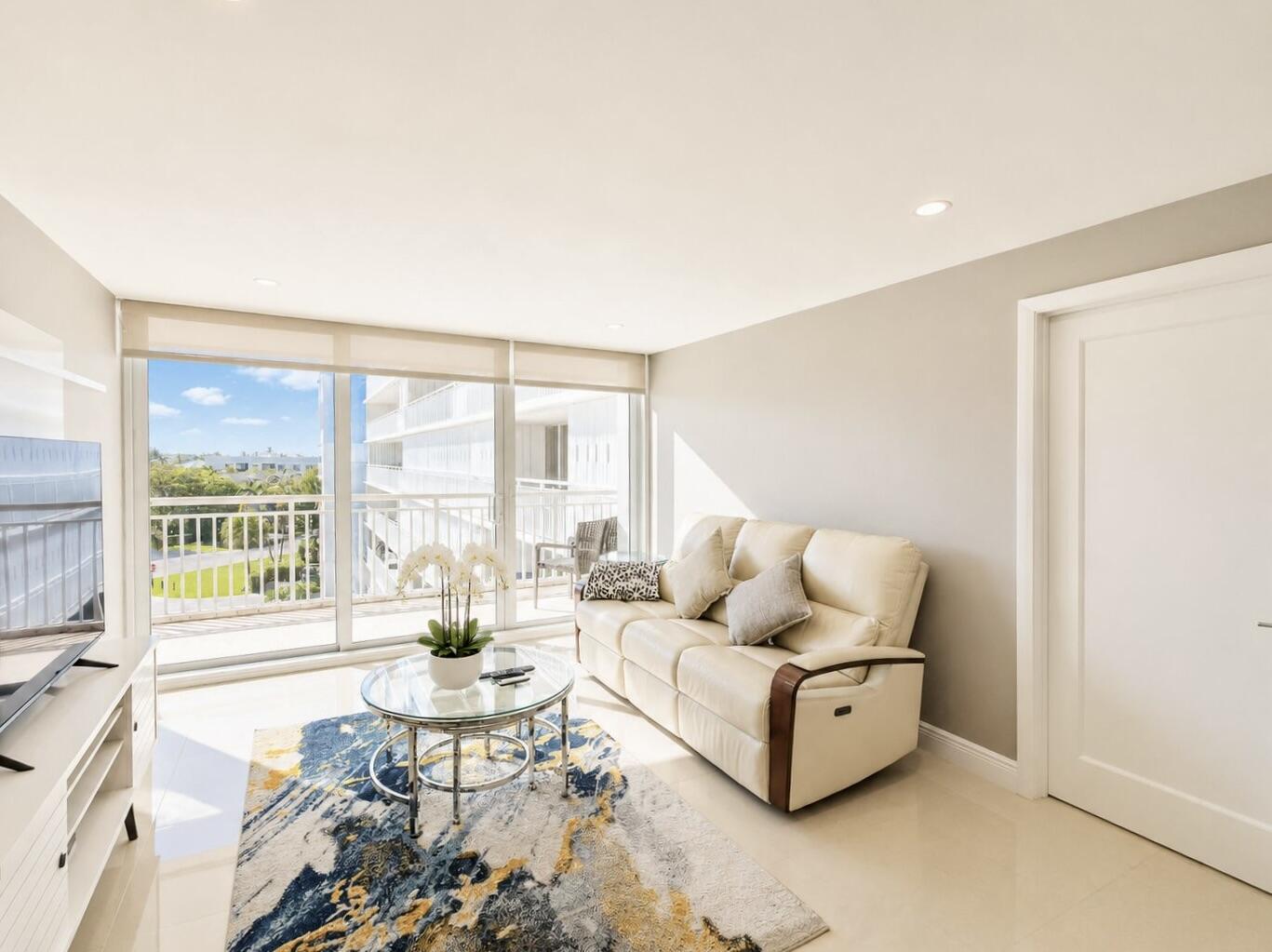BARCLAY CONDO - Residential
