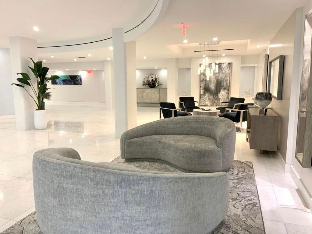 BARCLAY CONDO - Residential