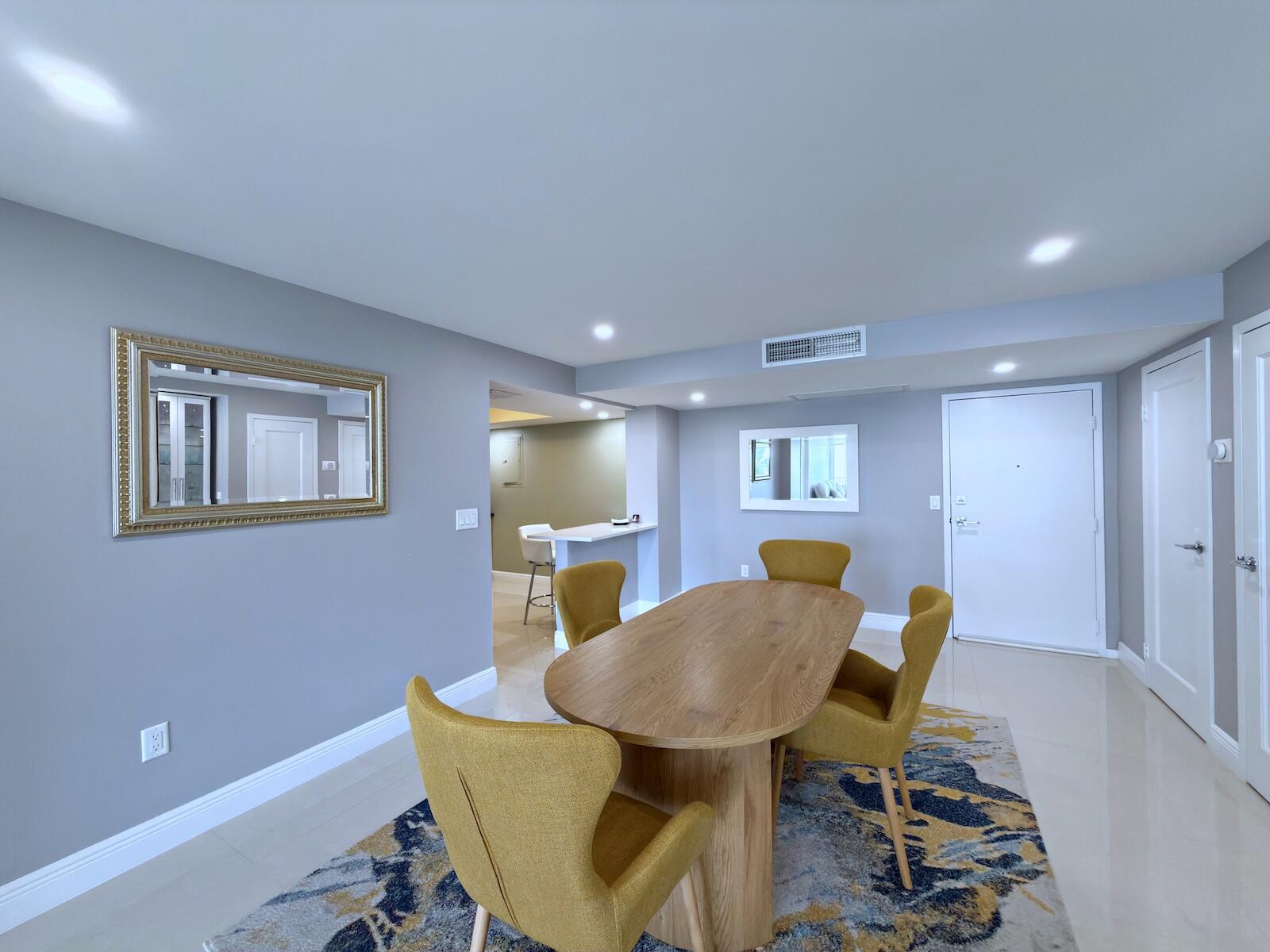 BARCLAY CONDO - Residential