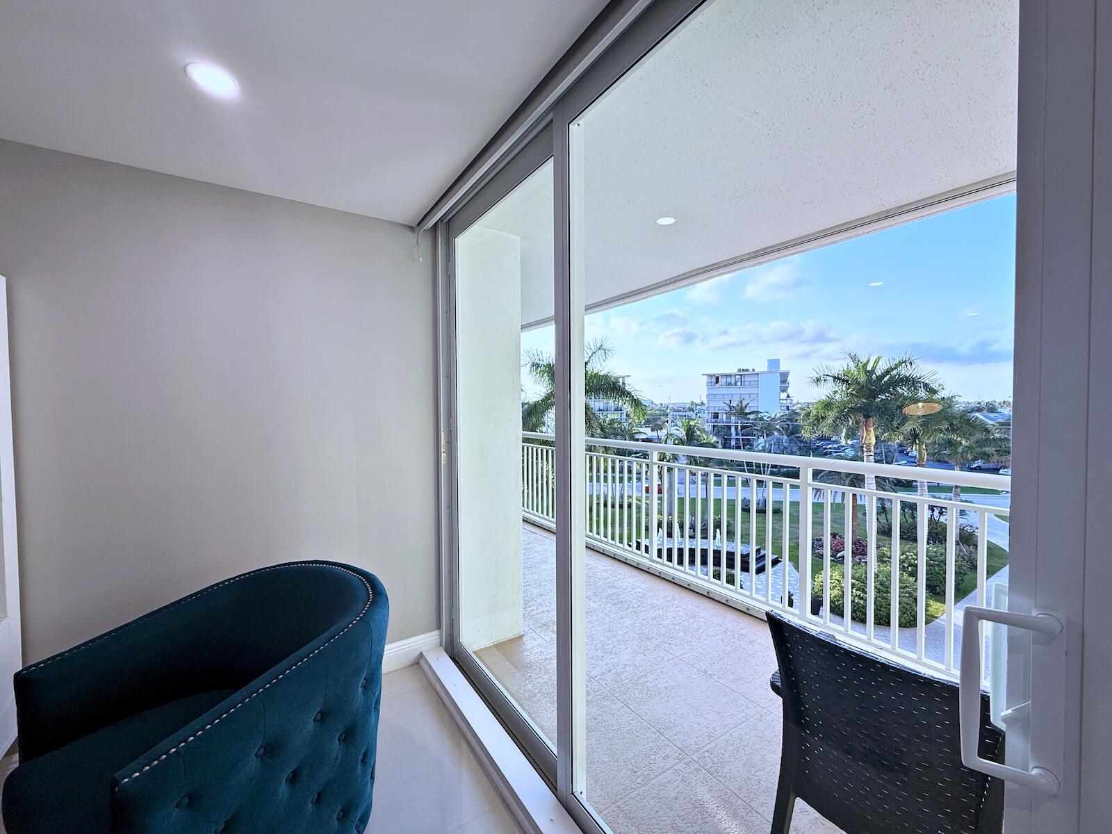 BARCLAY CONDO - Residential