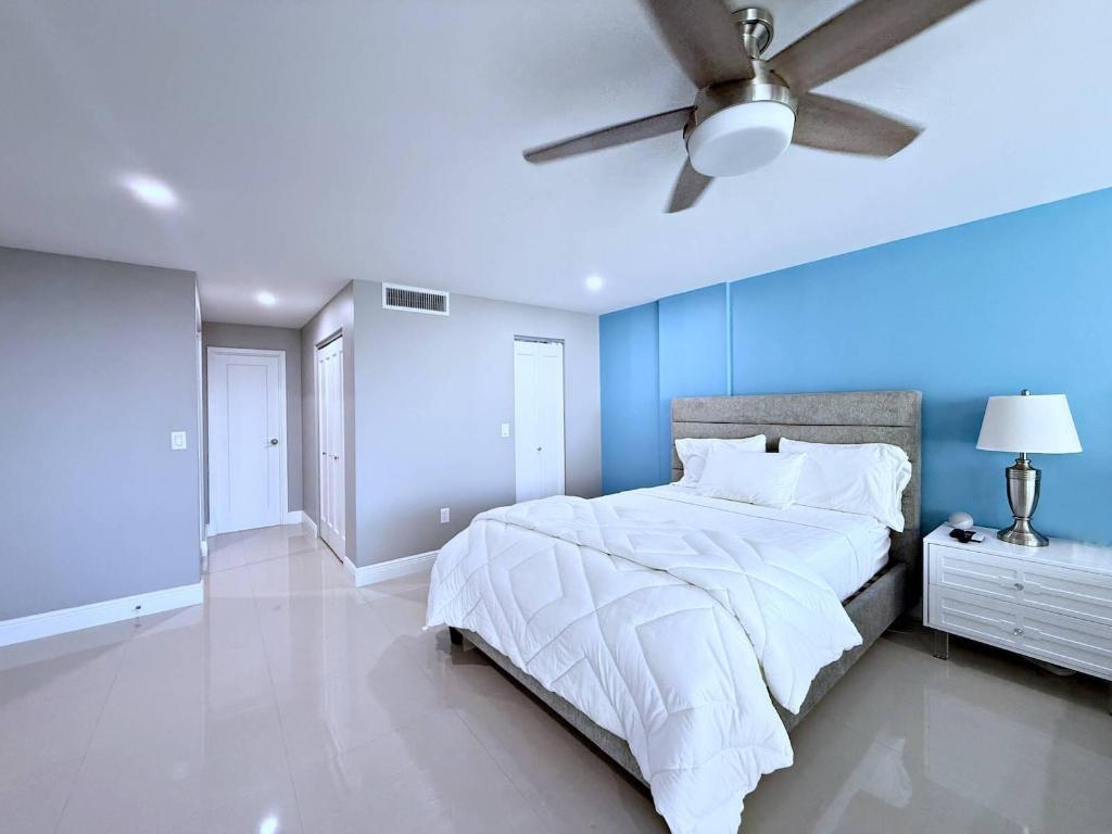 BARCLAY CONDO - Residential