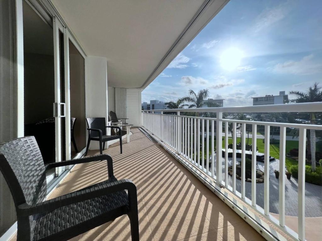 BARCLAY CONDO - Residential