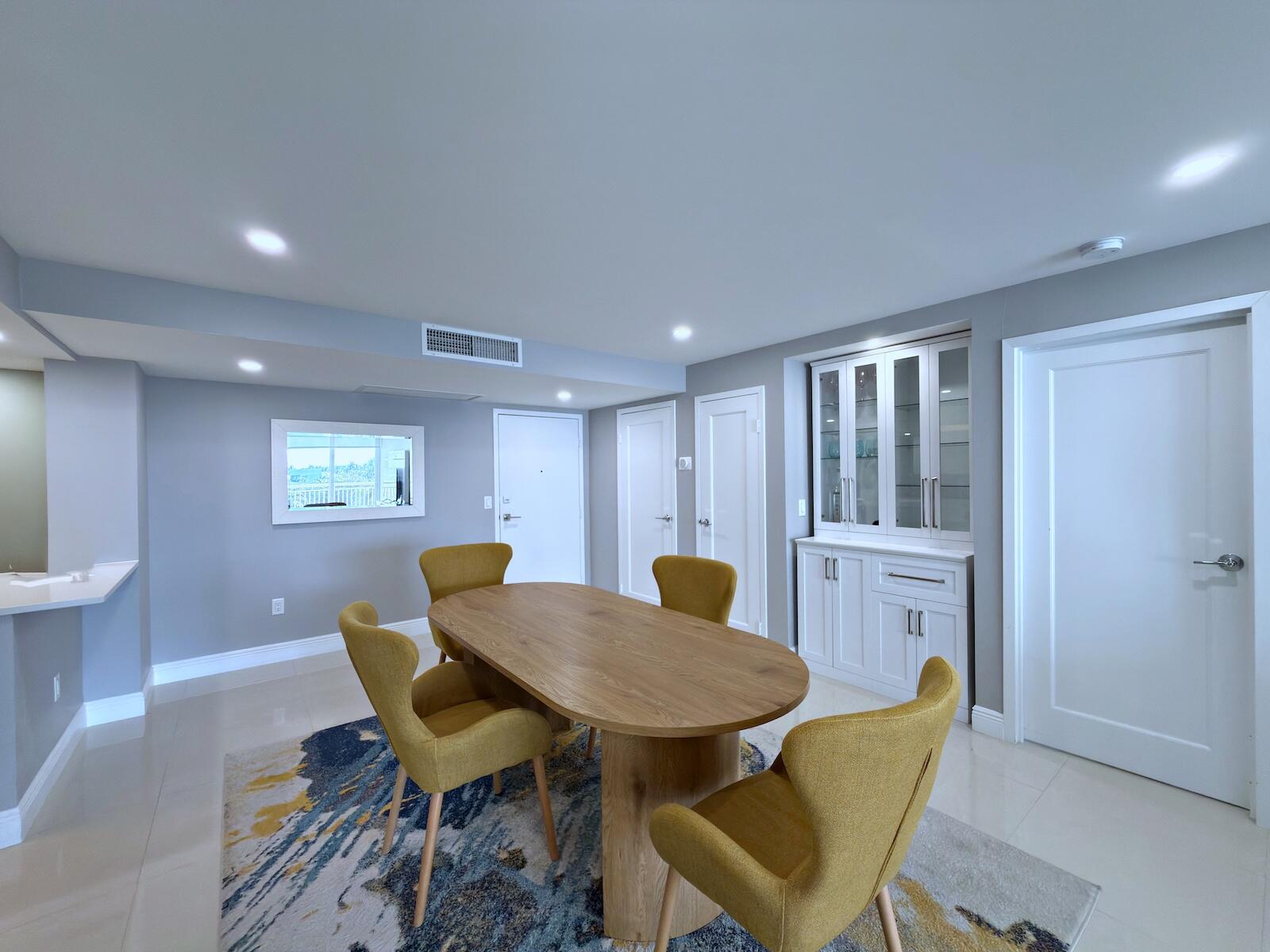 BARCLAY CONDO - Residential