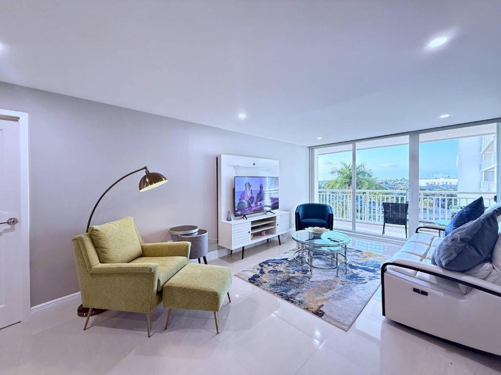 BARCLAY CONDO - Residential