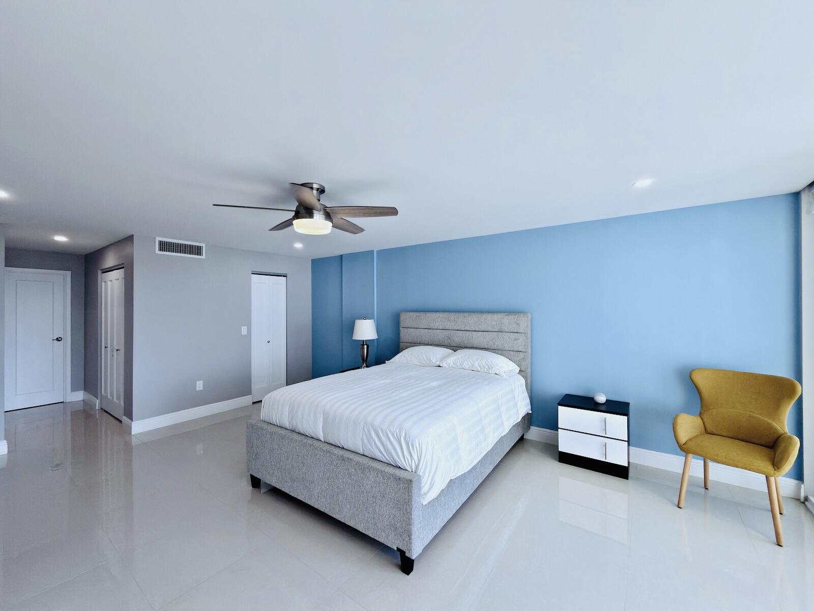 BARCLAY CONDO - Residential