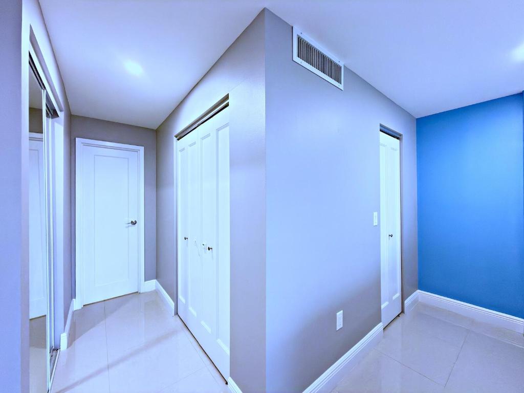 BARCLAY CONDO - Residential