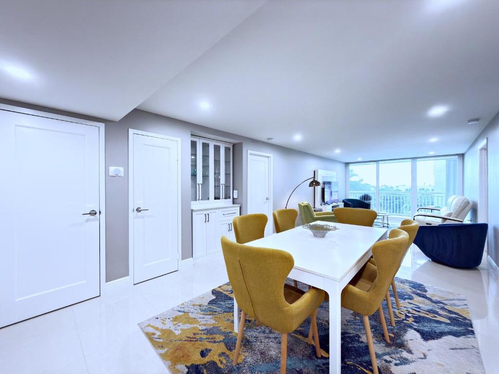 BARCLAY CONDO - Residential