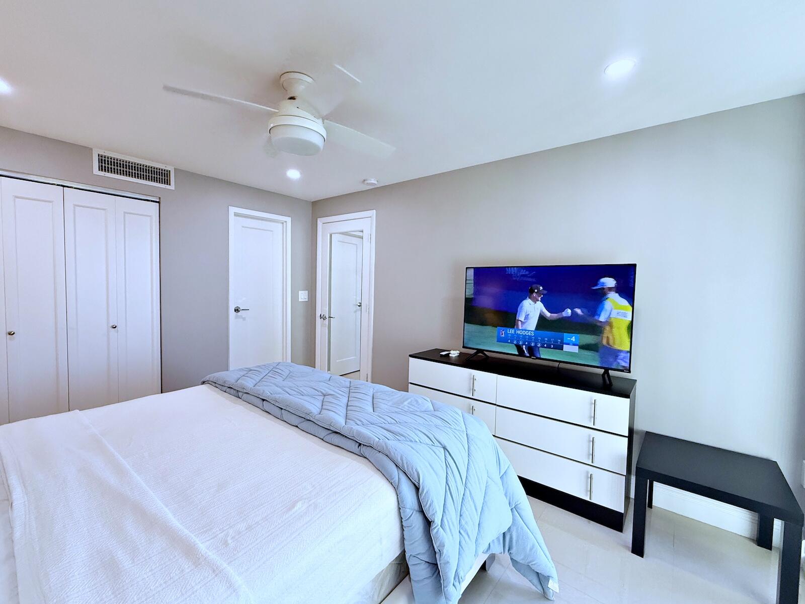 BARCLAY CONDO - Residential