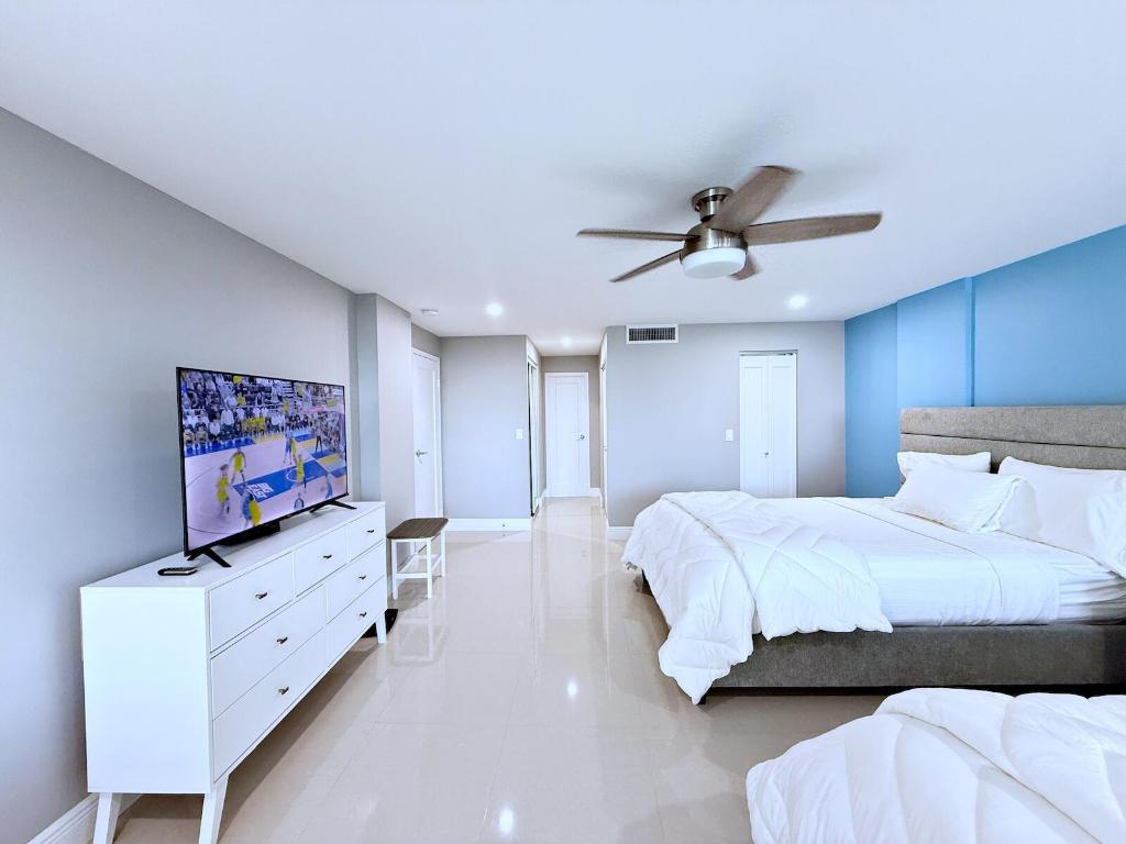 BARCLAY CONDO - Residential