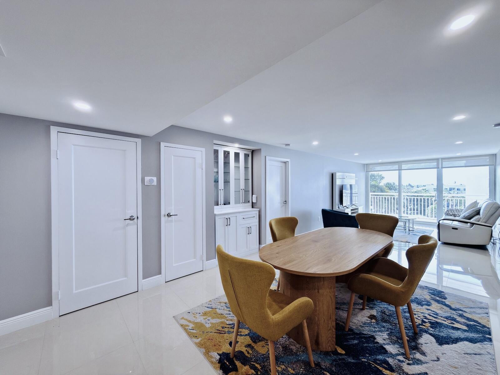 BARCLAY CONDO - Residential