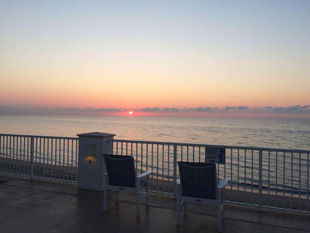 BARCLAY CONDO - Residential