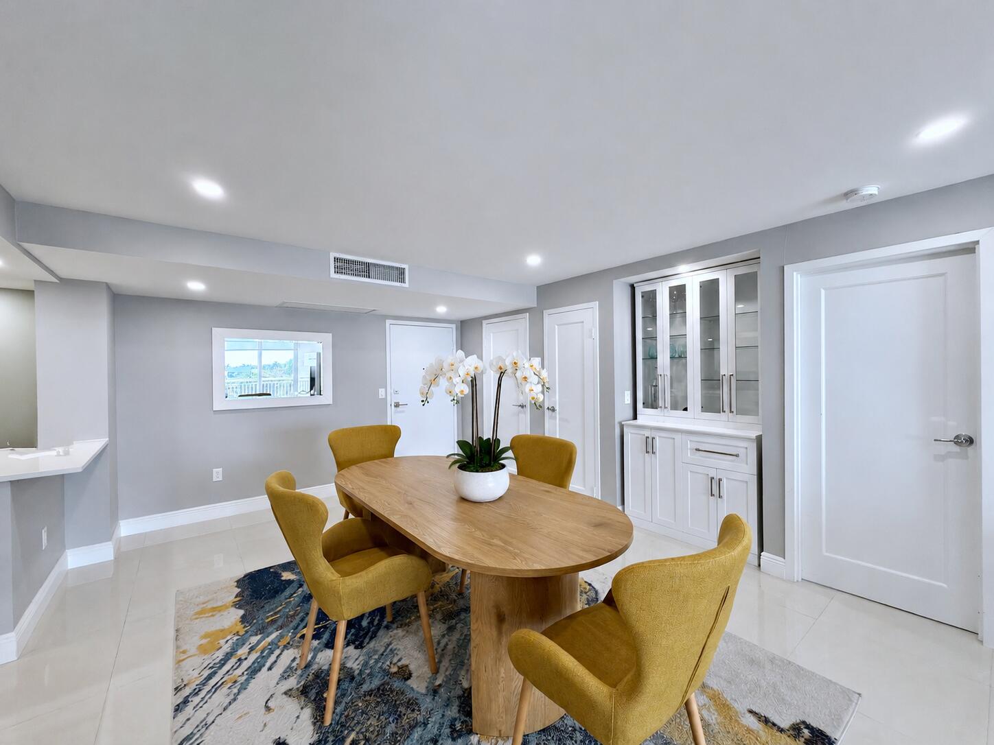 BARCLAY CONDO - Residential