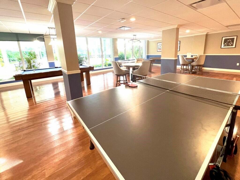 BARCLAY CONDO - Residential