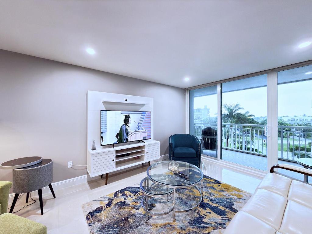 BARCLAY CONDO - Residential