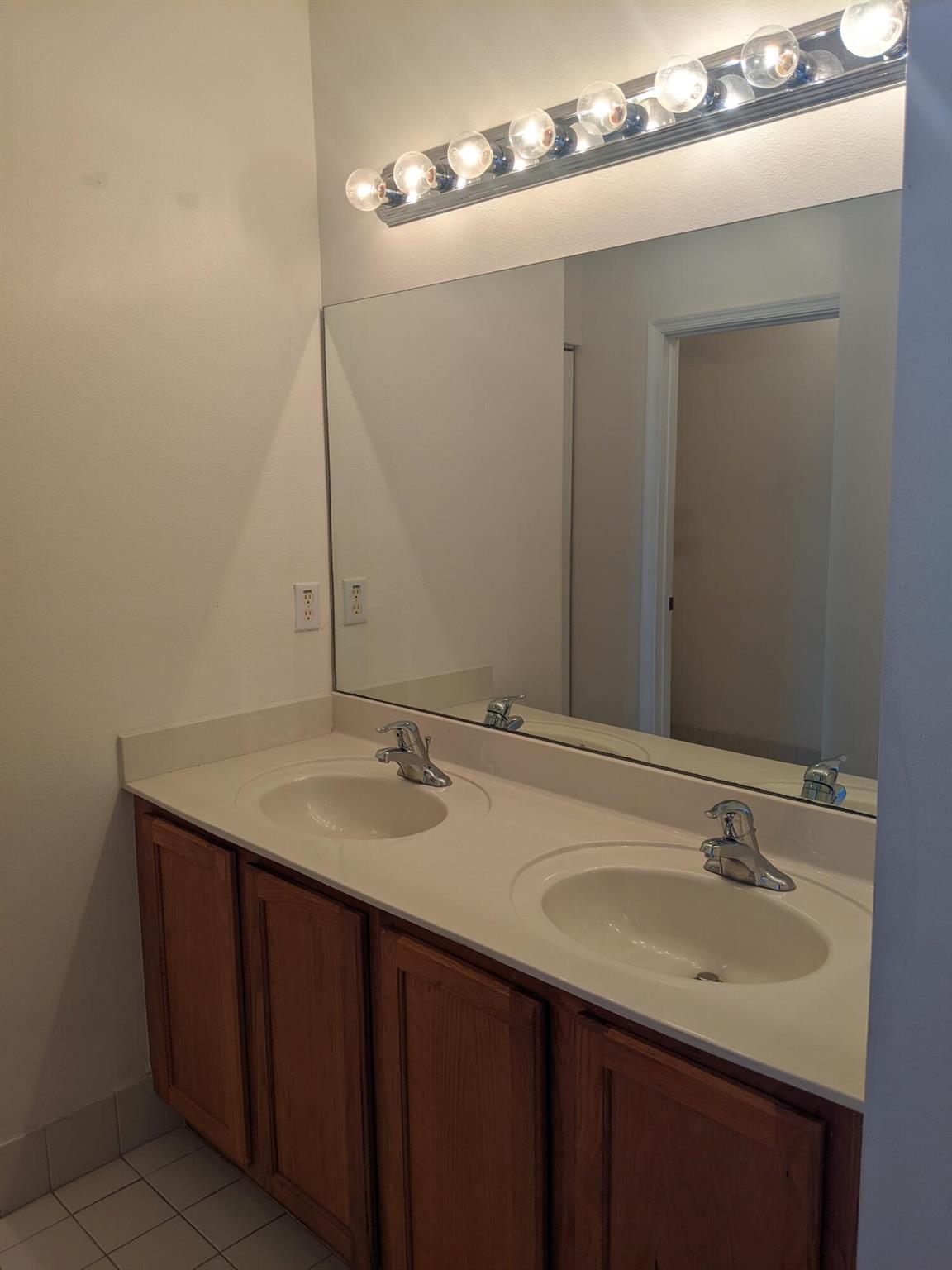 THOUSAND OAKS - Residential Lease