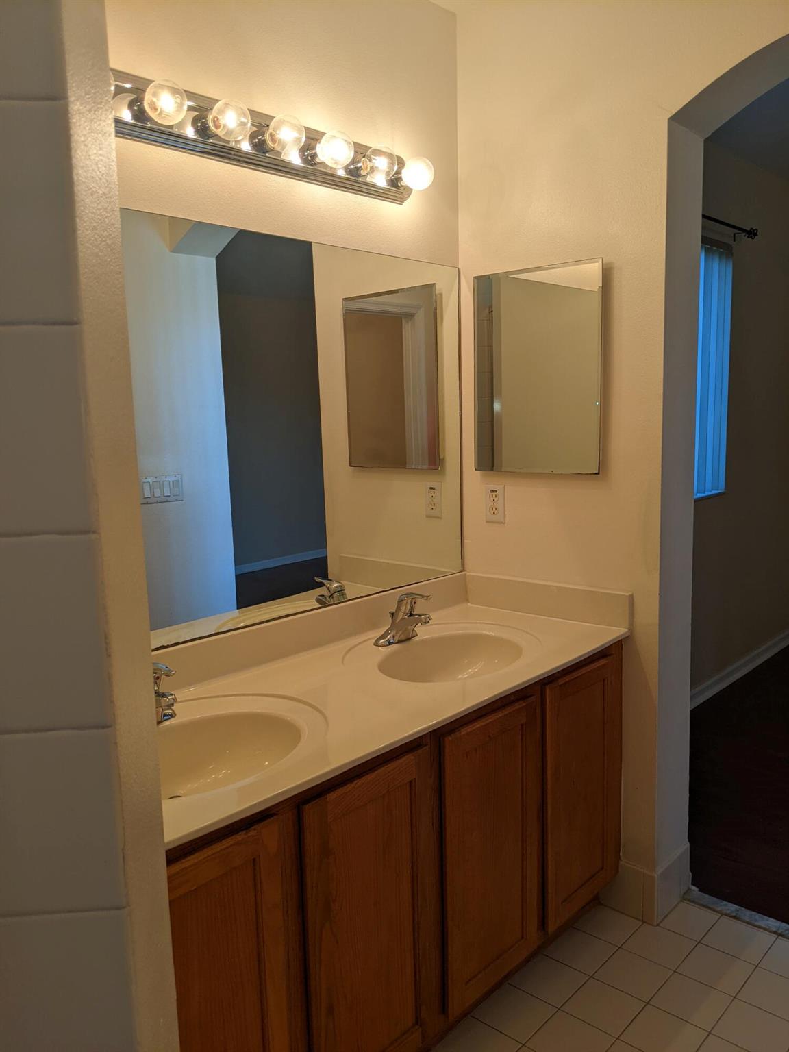 THOUSAND OAKS - Residential Lease