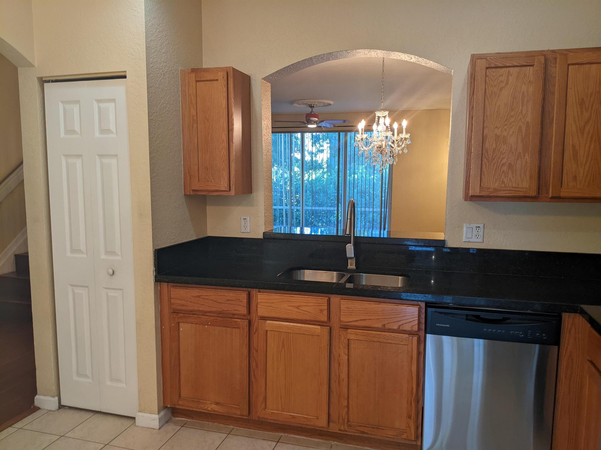 THOUSAND OAKS - Residential Lease