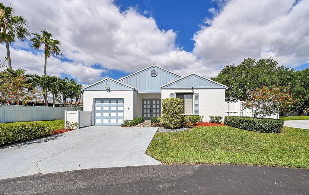 Photo of 2 Hastings Lane, Boynton Beach, FL 33426 (MLS # R10974835)