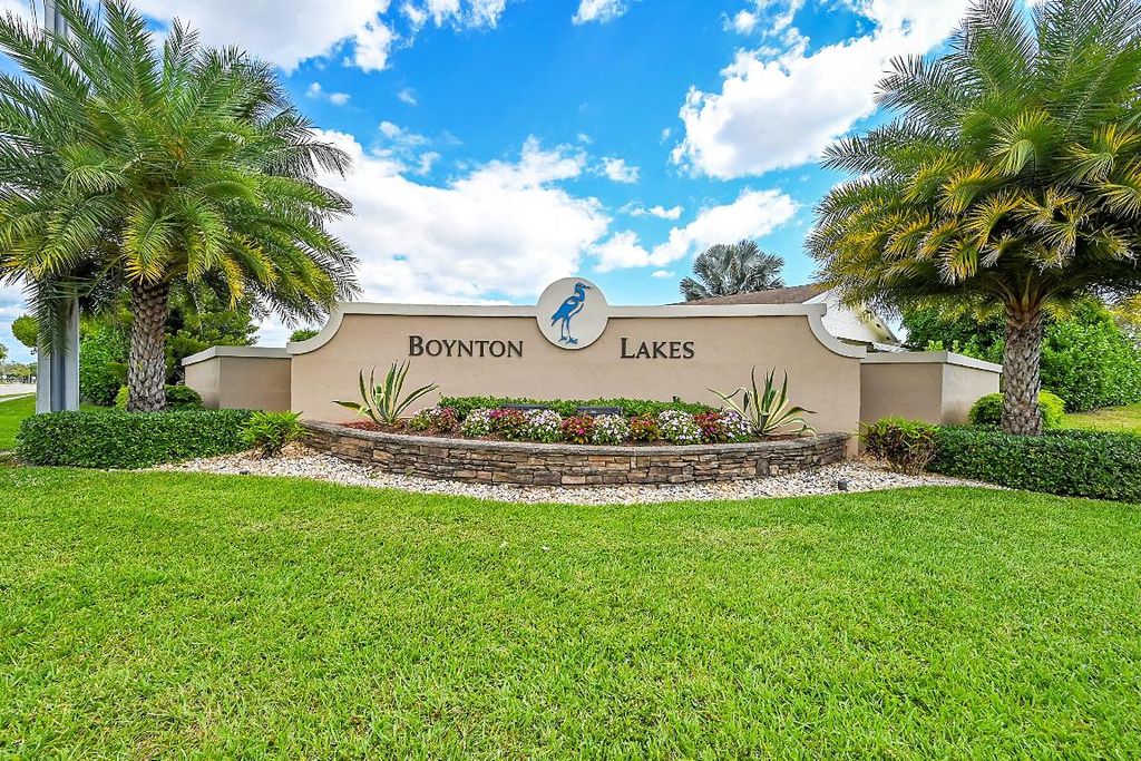 Photo of 2 Hastings Lane, Boynton Beach, FL 33426 (MLS # R10974835)
