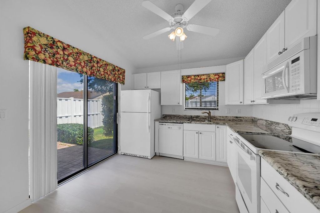 Photo of 2 Hastings Lane, Boynton Beach, FL 33426 (MLS # R10974835)