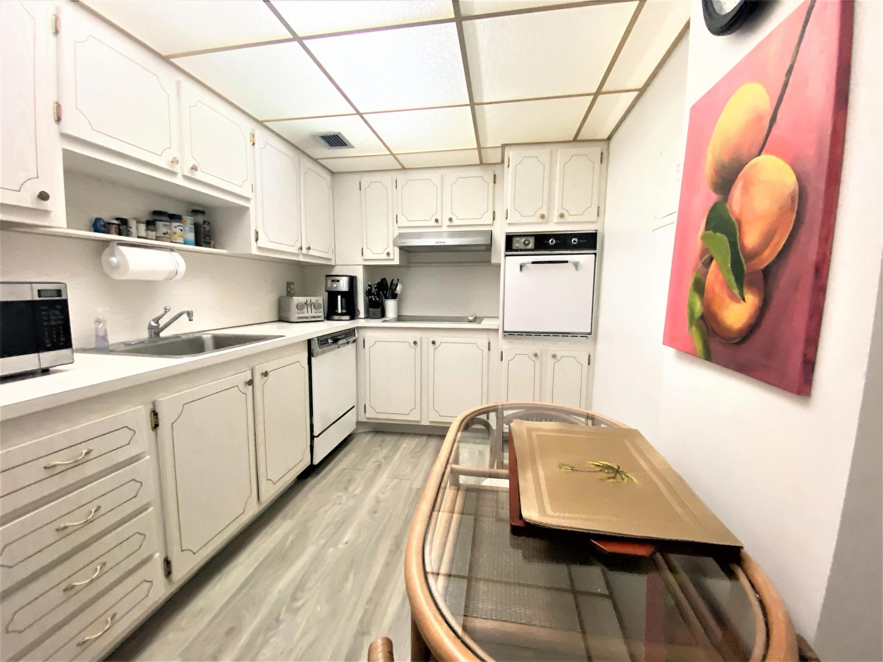 PATRICIAN OF PALM BEACH CONDO - Residential Lease