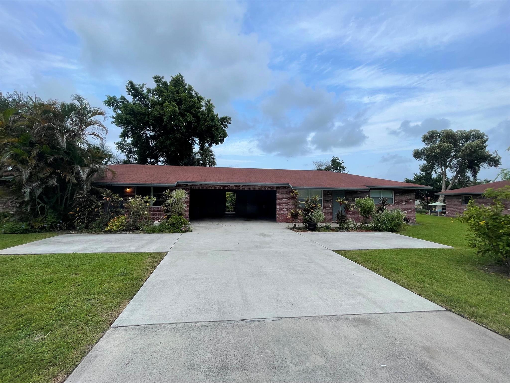 Professionally managed with first class service, every tenant has online access to their account and maintenance requests. No worries about the home becoming foreclosed, unpack and stay for years - great Yard- No HOA great if you have a work truck. Tenants responsible for all utilities