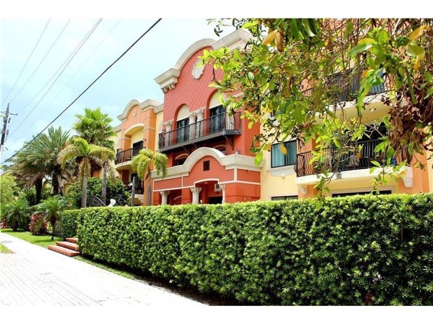 Spacious 2nd floor unit RARELY AVAILABLE in highly sought after Harbour Pointe Villas & Docks. Unit overlooks marina, Pier 66, and the intracoastal. Luxury condo finishes including marble floors throughout, SS appliances, washer/dryer, balcony, beautiful master bath, and much more. Walking distance to countless shops, restaurants, & entertainment. Available immediately and will not last! Internet/water/sewer/trash additional $75/month. Pets welcome.