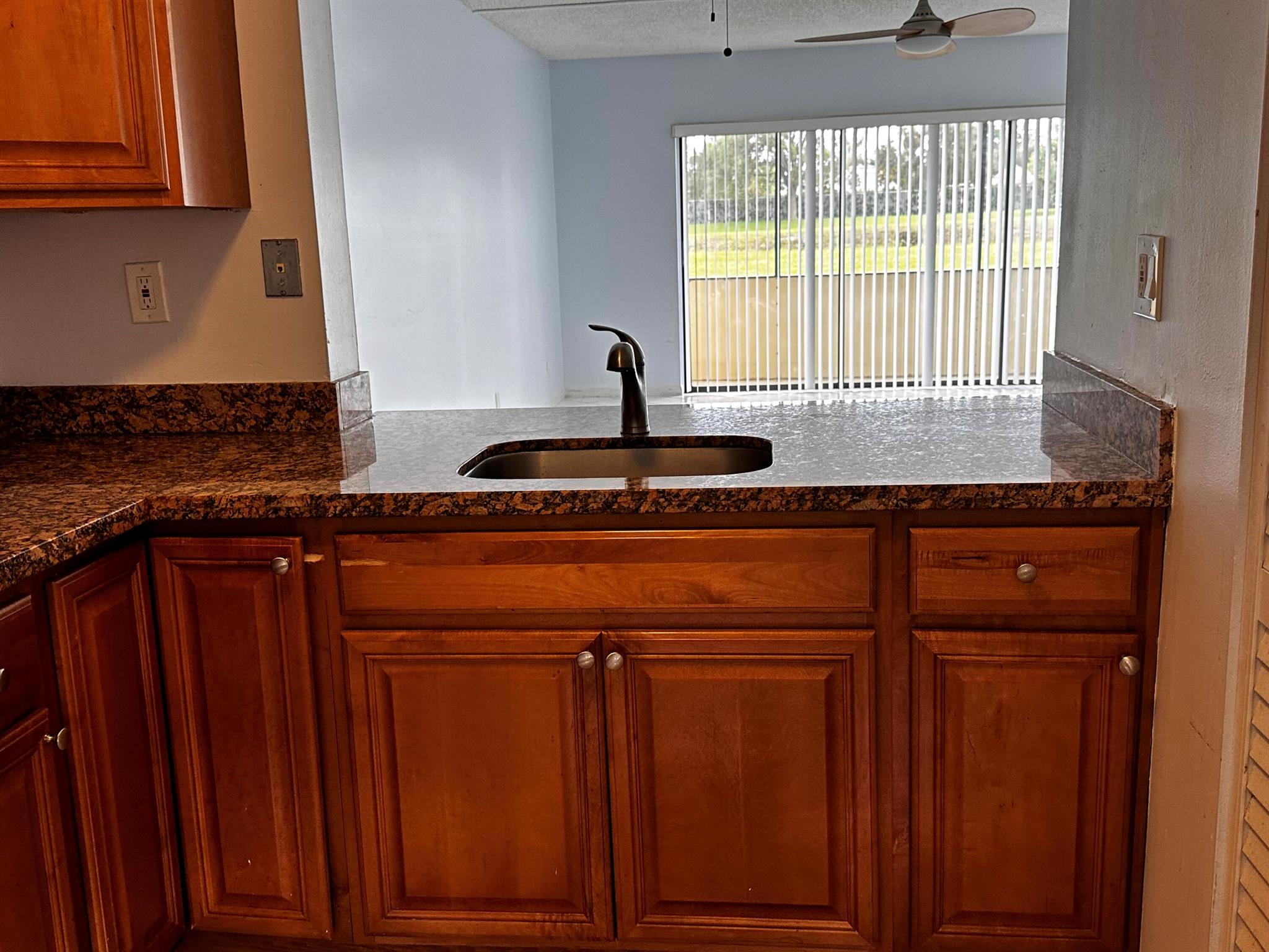 FRESHLY PAINTED 2 BEDROOMS,2 BATHROOMS CONDO ON FIRST FLOOR.TILE THROUGH OUT AND NEW A/C