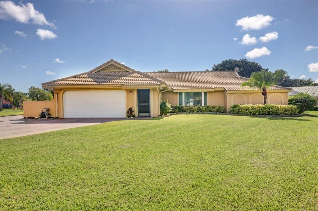Photo of 1802 SE Hanby Avenue, Port Saint Lucie, FL 34952 (MLS # R10739744)