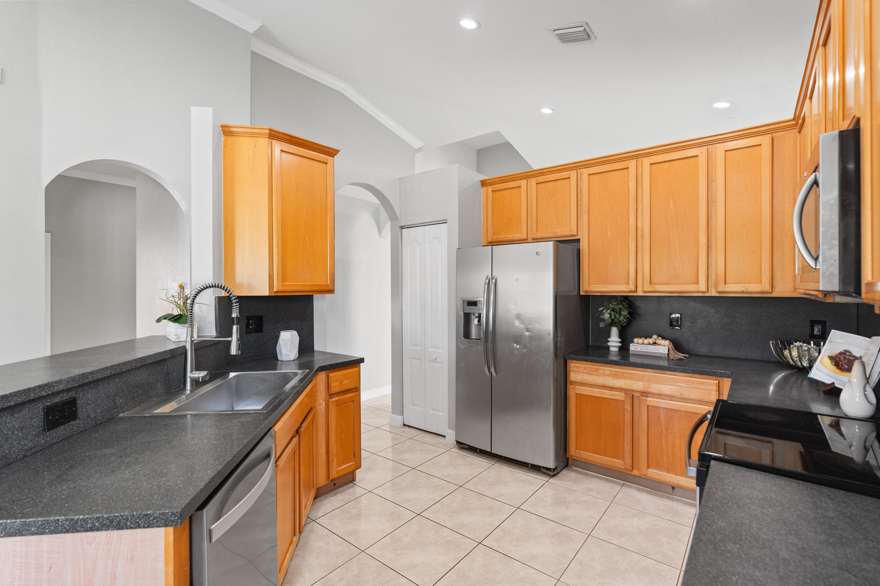 POD 10 AT MONARCH LAKES - Residential