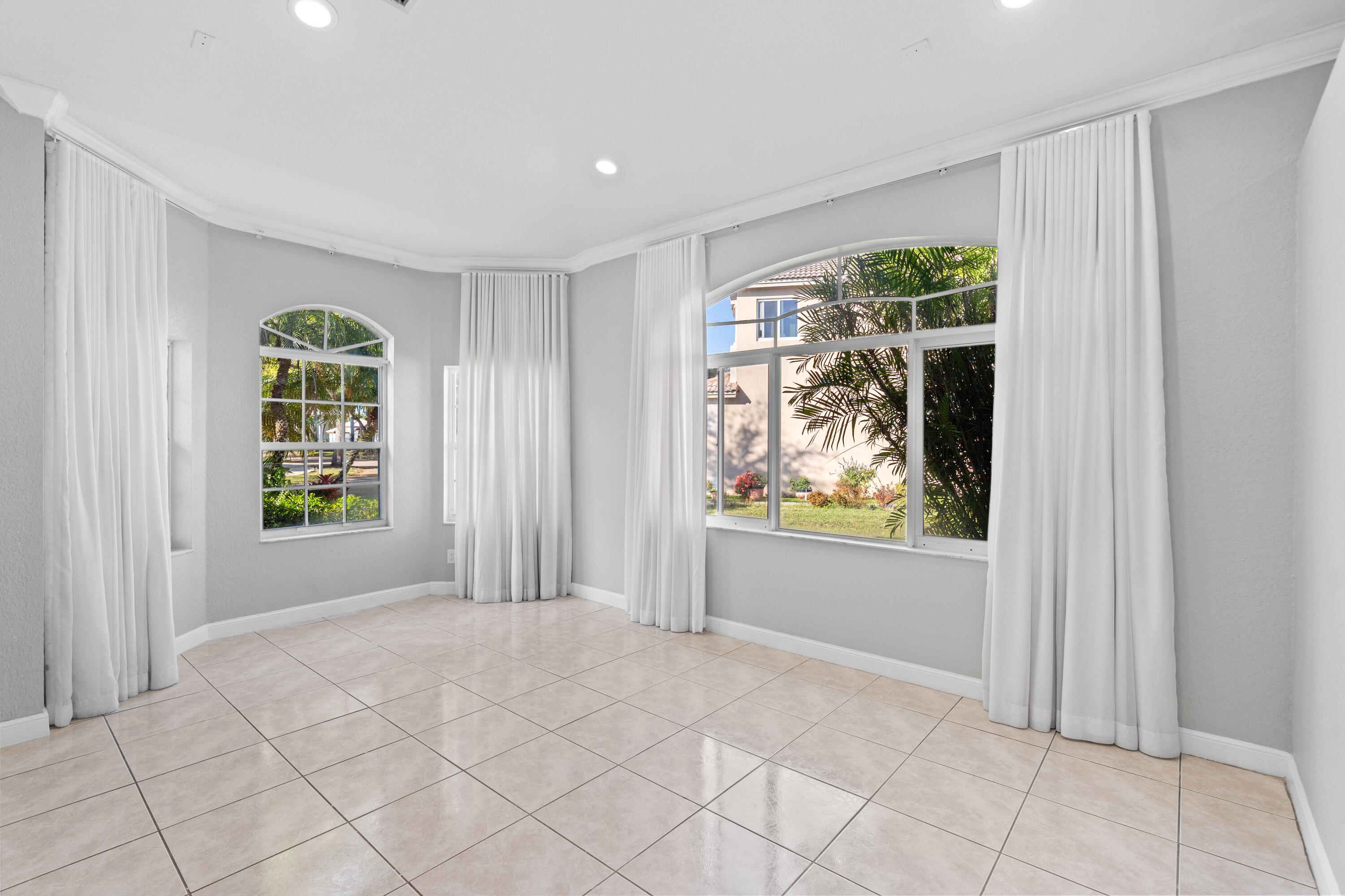 POD 10 AT MONARCH LAKES - Residential