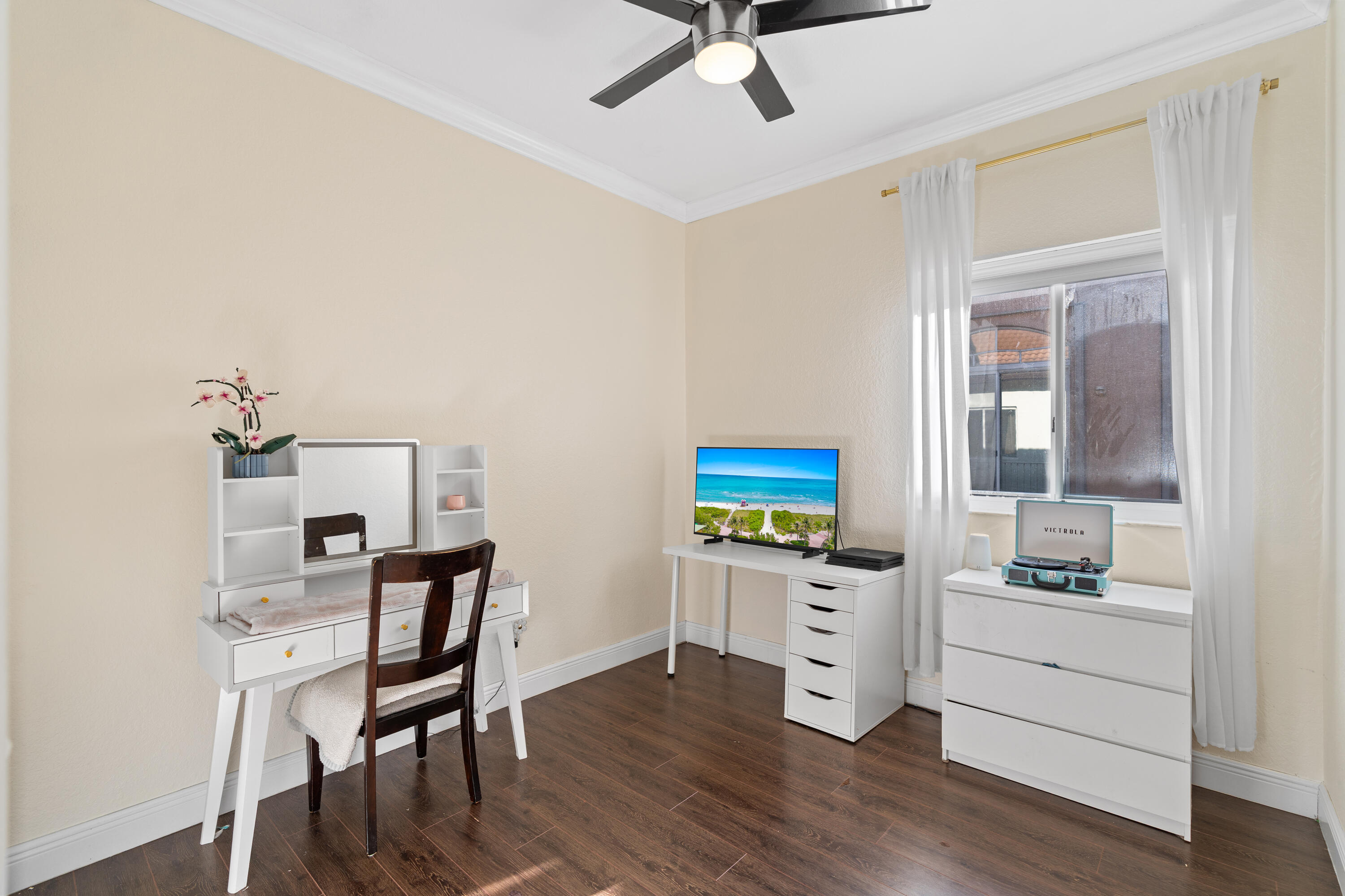 POD 10 AT MONARCH LAKES - Residential