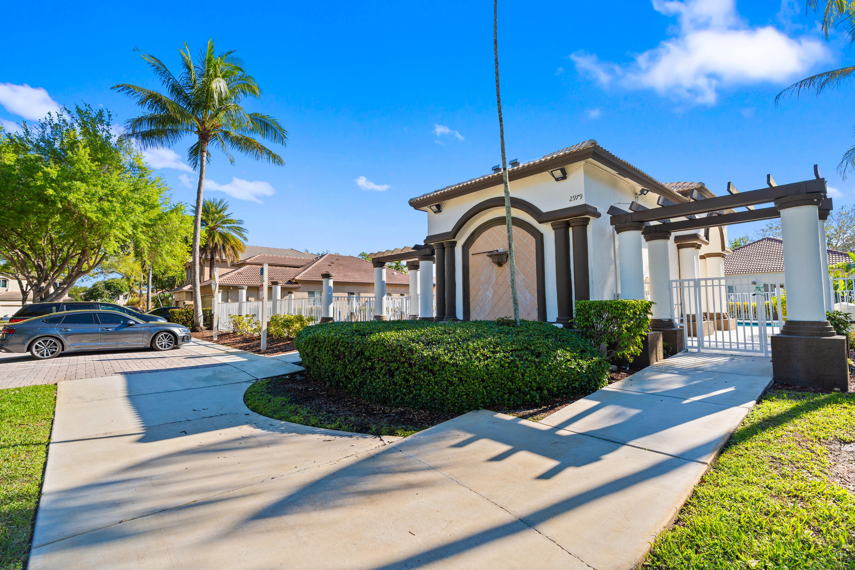 POD 10 AT MONARCH LAKES - Residential