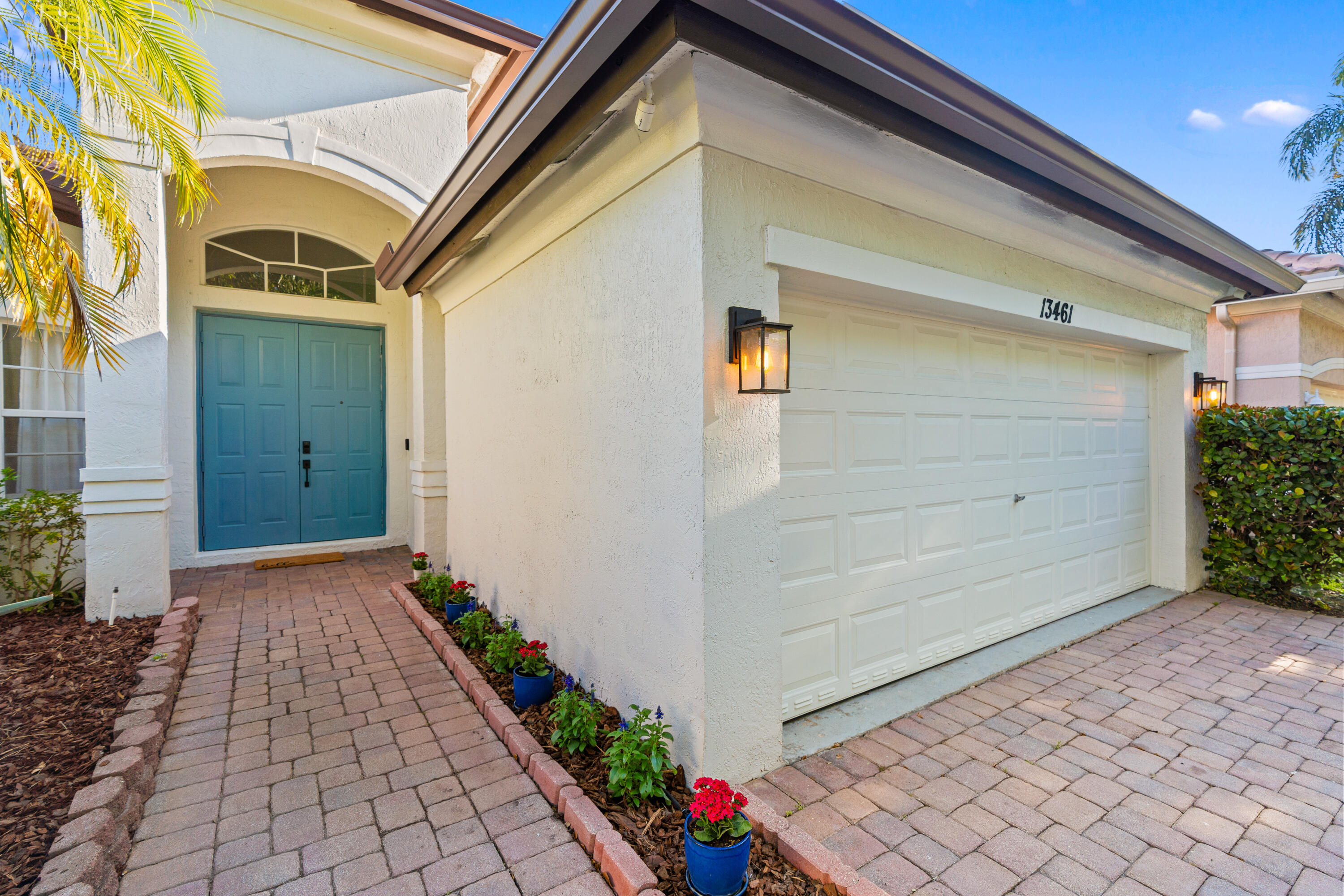 POD 10 AT MONARCH LAKES - Residential