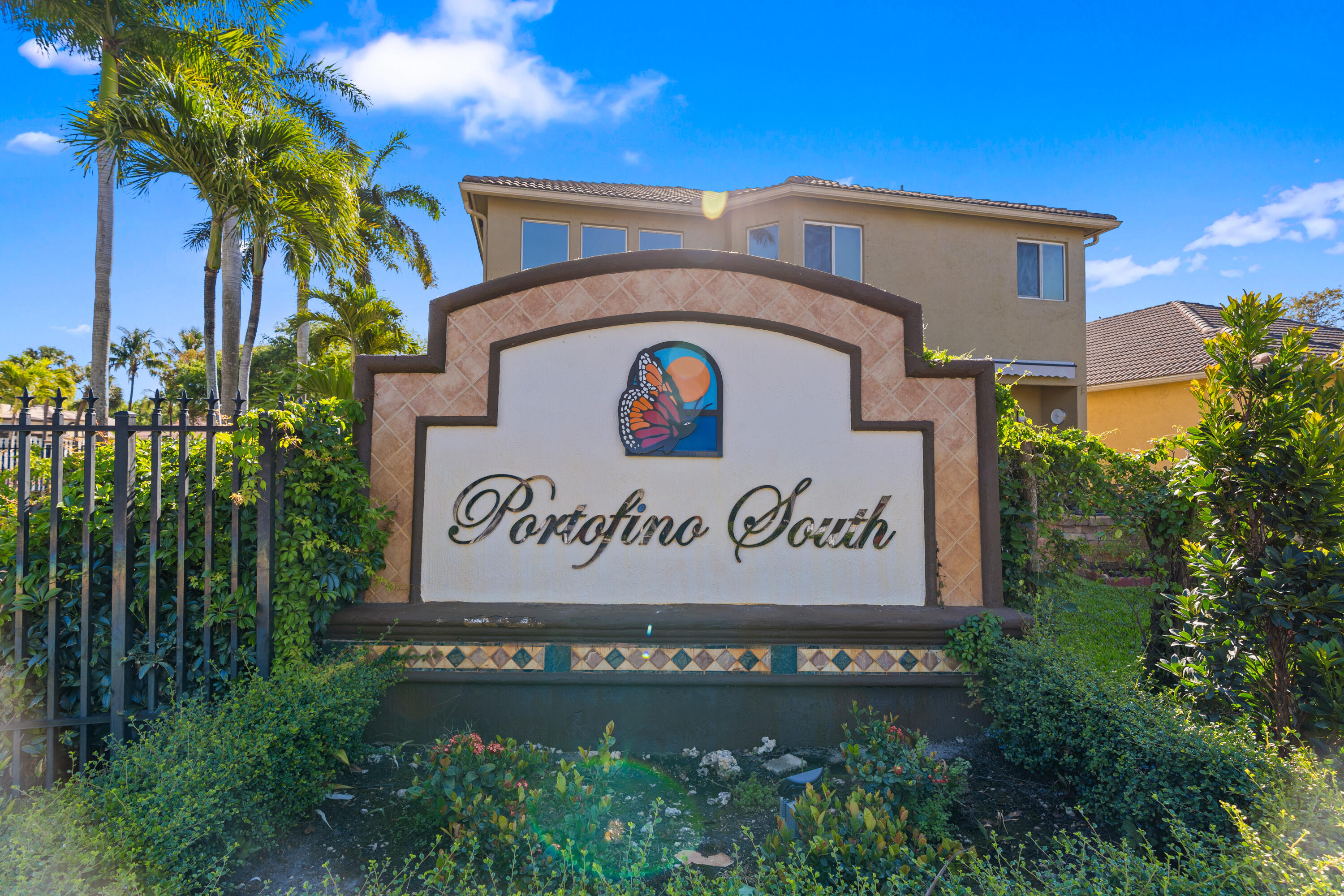 POD 10 AT MONARCH LAKES - Residential