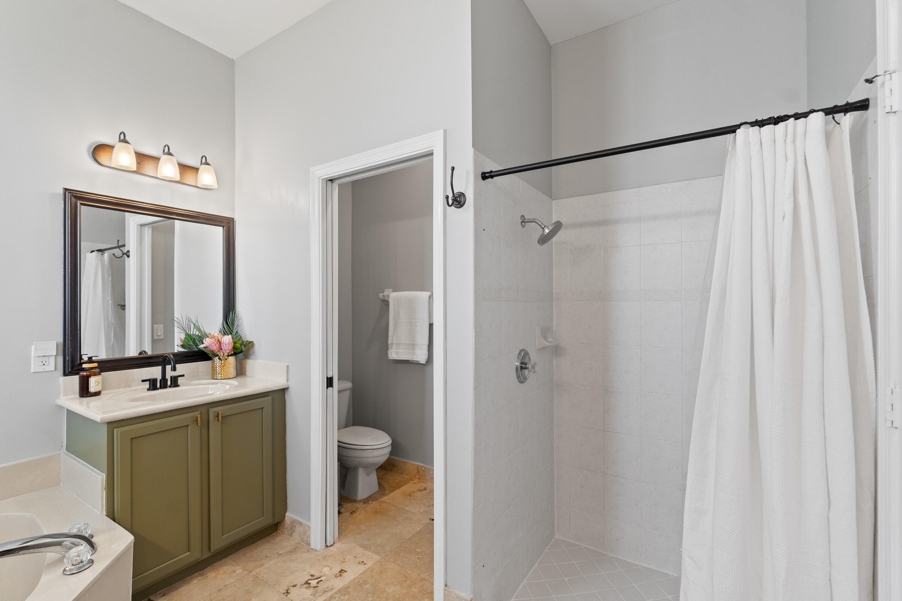 POD 10 AT MONARCH LAKES - Residential