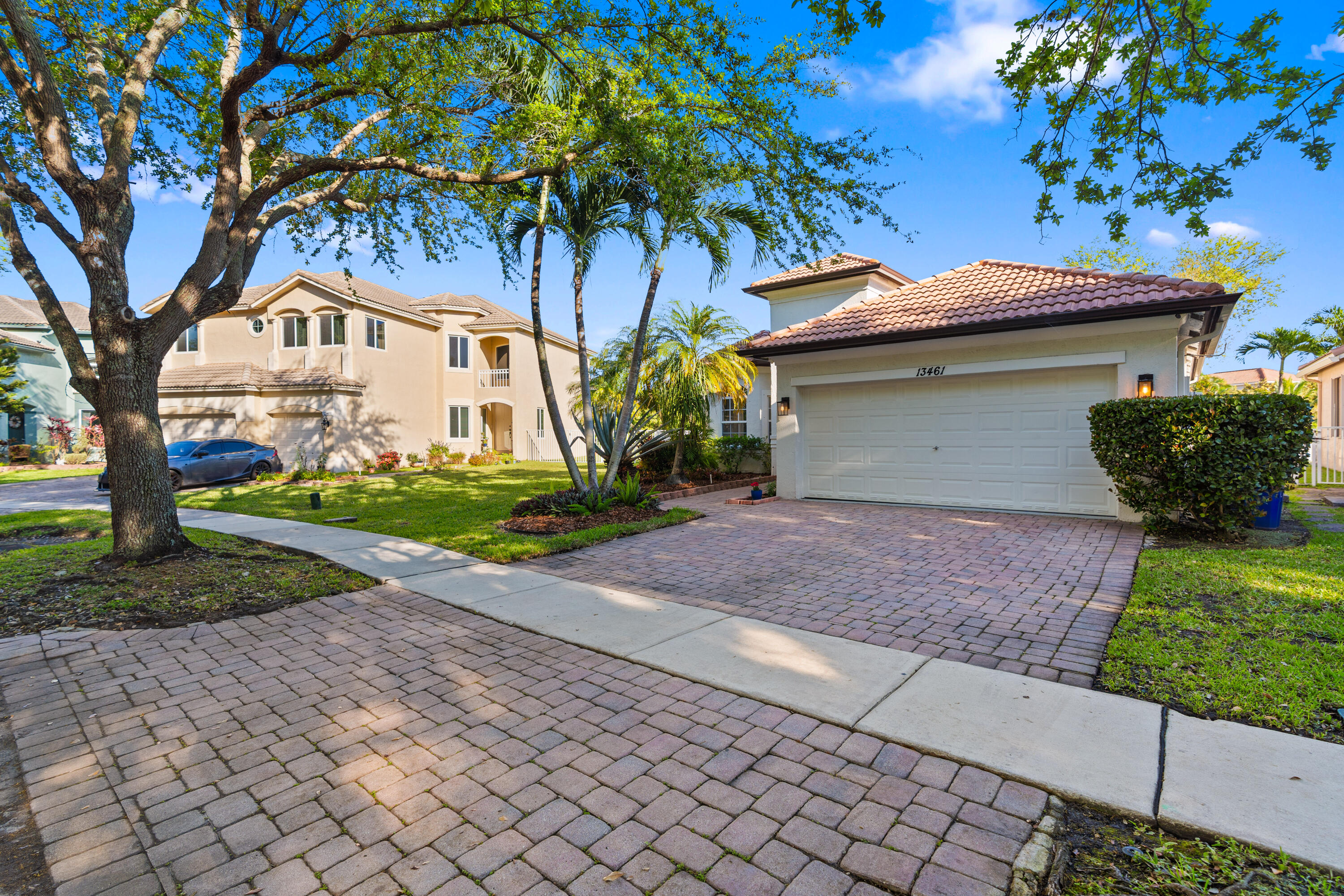 POD 10 AT MONARCH LAKES - Residential